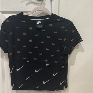 Nike Black and Gold Short Sleeve Tee